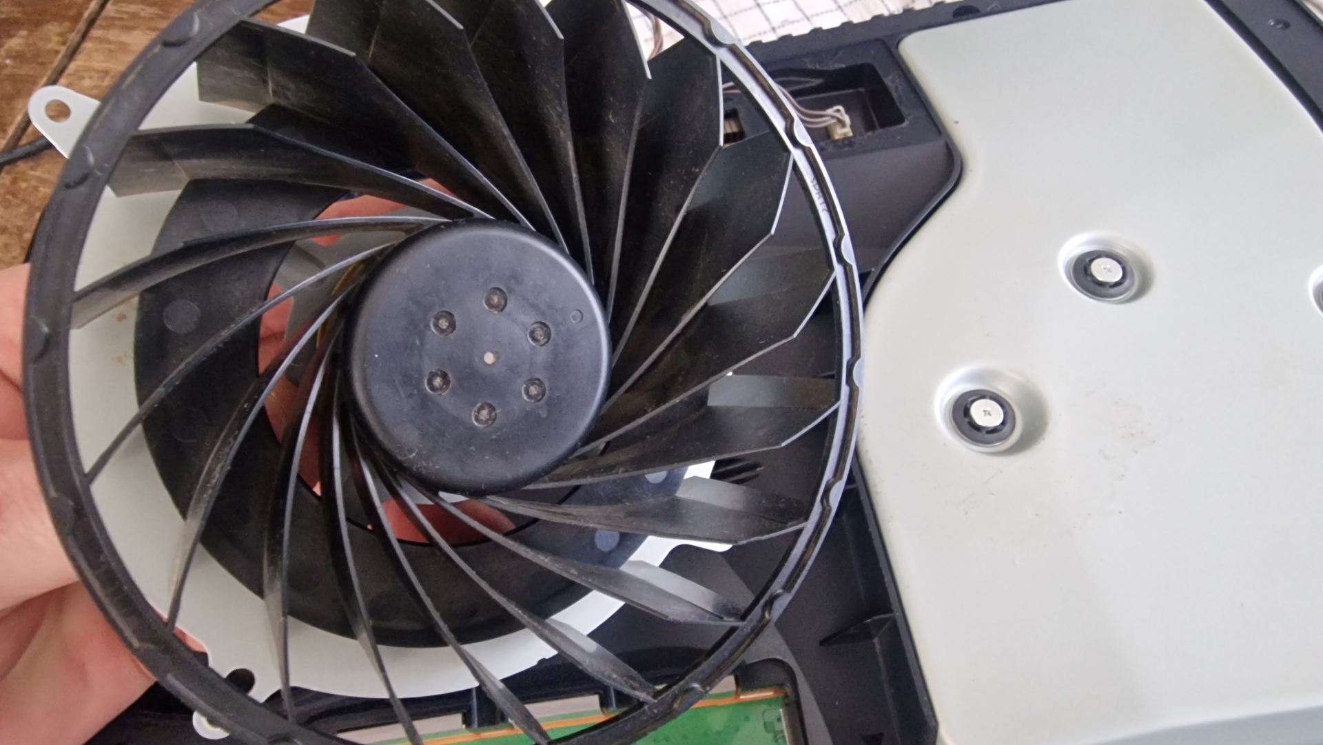 Blæser i Playstation 5 efter rensning