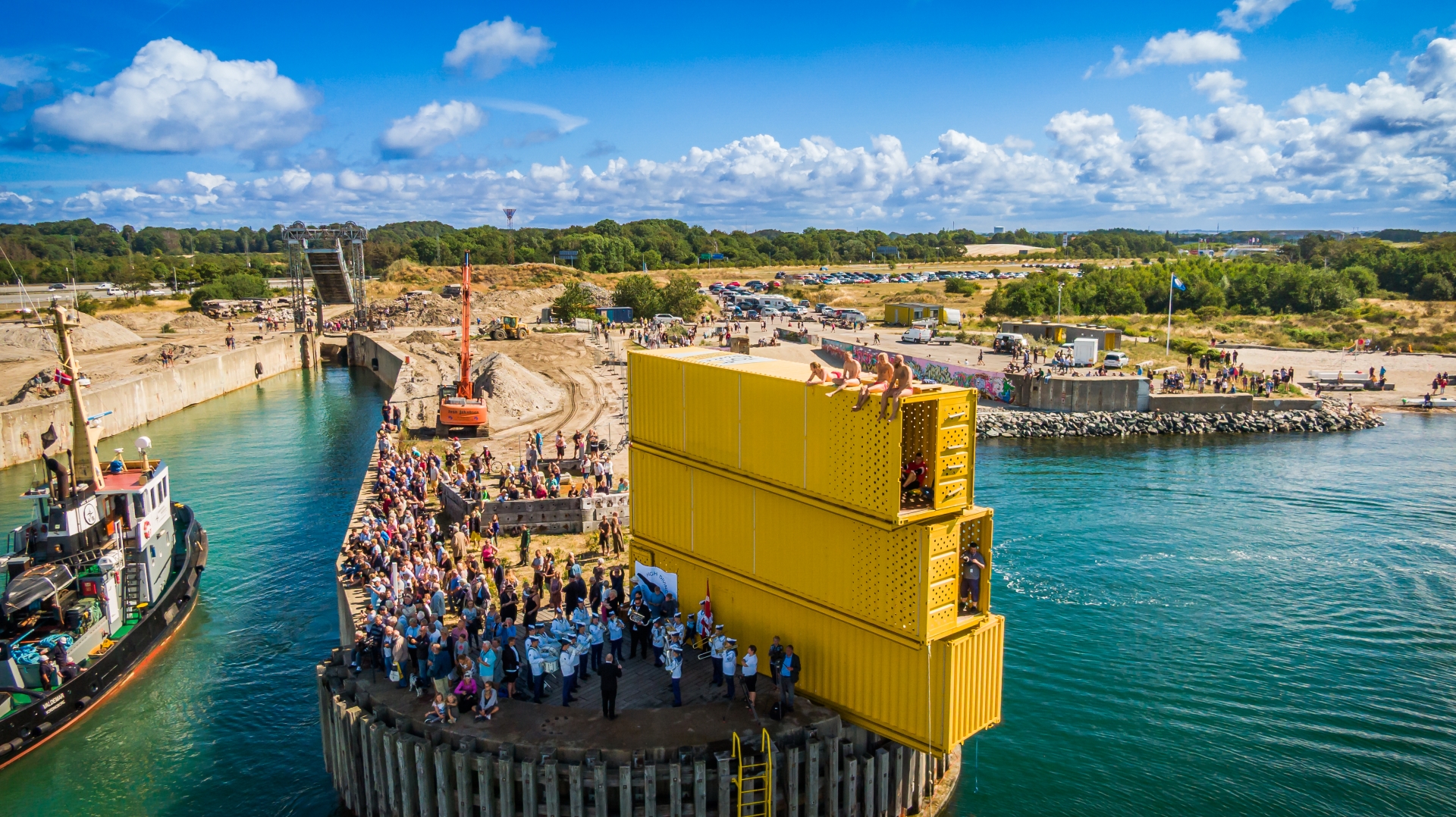 Dronebillede af festligheder i Halsskov Havn